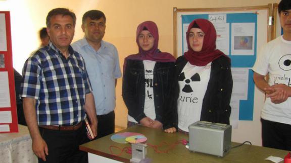 İlçe Milli Eğitim Müdürümüz Ahmet DAVU, Anadolu İmam-Hatip Lisesinde açılan 4006 TUBİTAK Bilimsel Fuarına katıldı