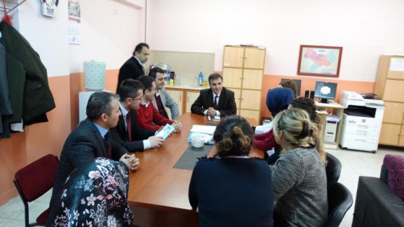 İlçe Milli Eğitim Müdürü Ahmet DAVU Yunus Emre İlk ve Ortaokulunda Öğretmenlerle Değerlendirme Toplantısı Yaptı.