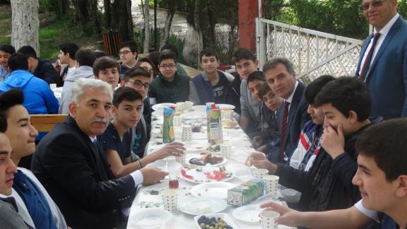 Şeker Ortaokulu ve Gazi Ortaokulu Kahvaltı Etkinliği Yapıldı